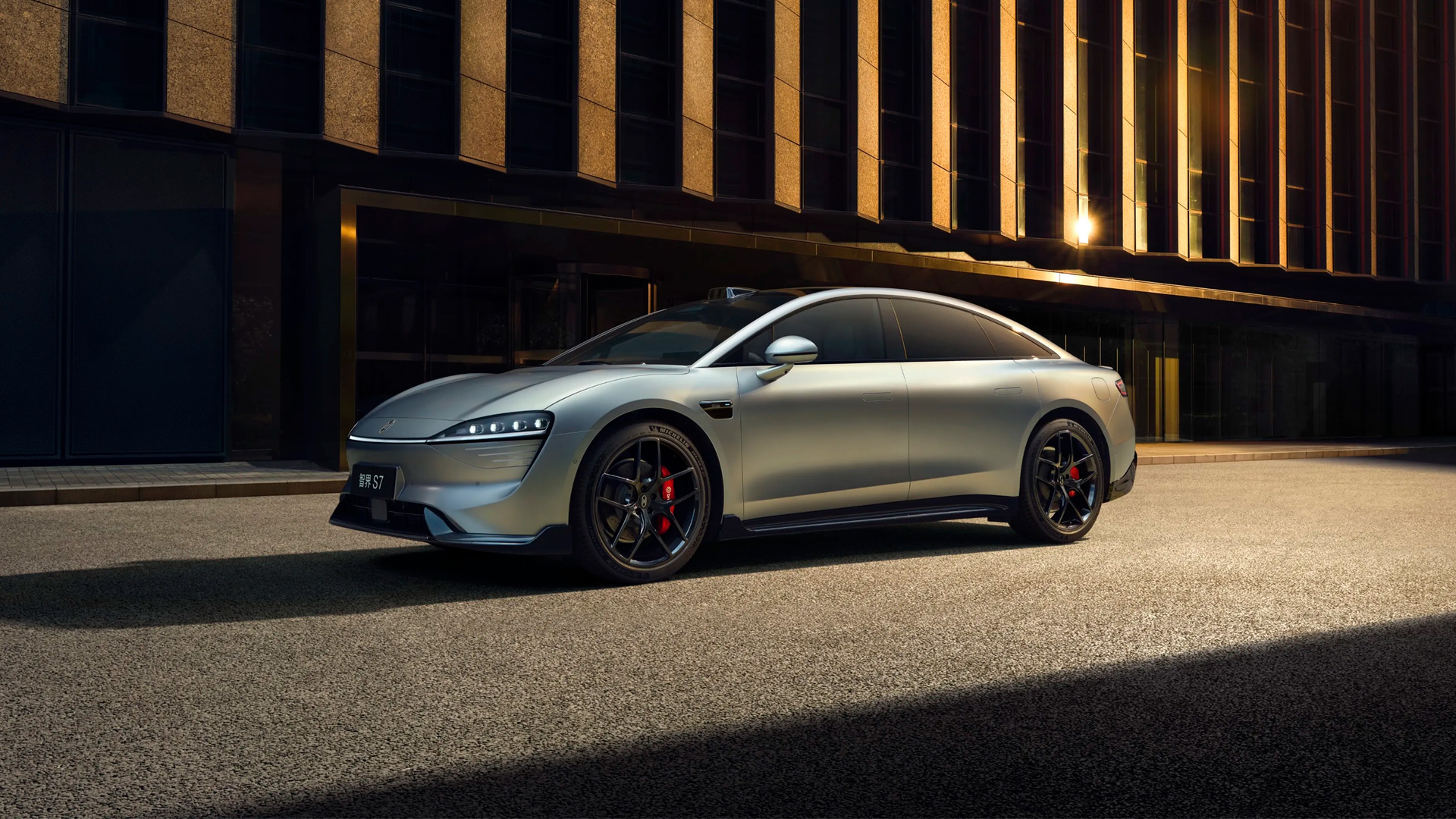 Электромобили Luxeed S7 из Китая